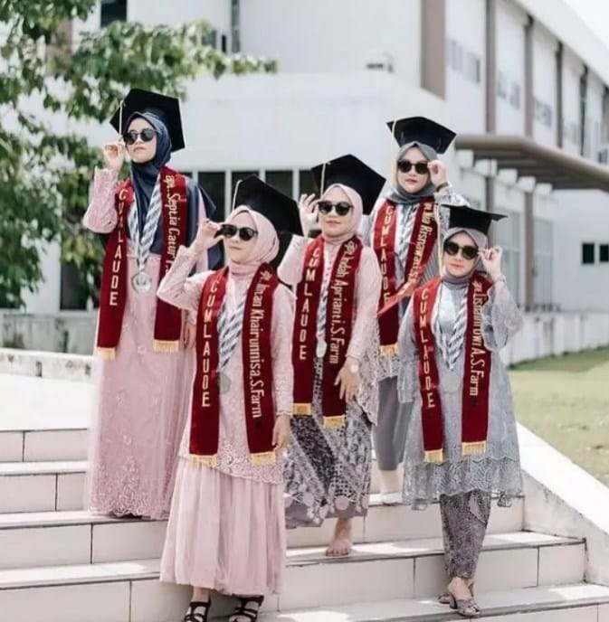 CUMLAUDE