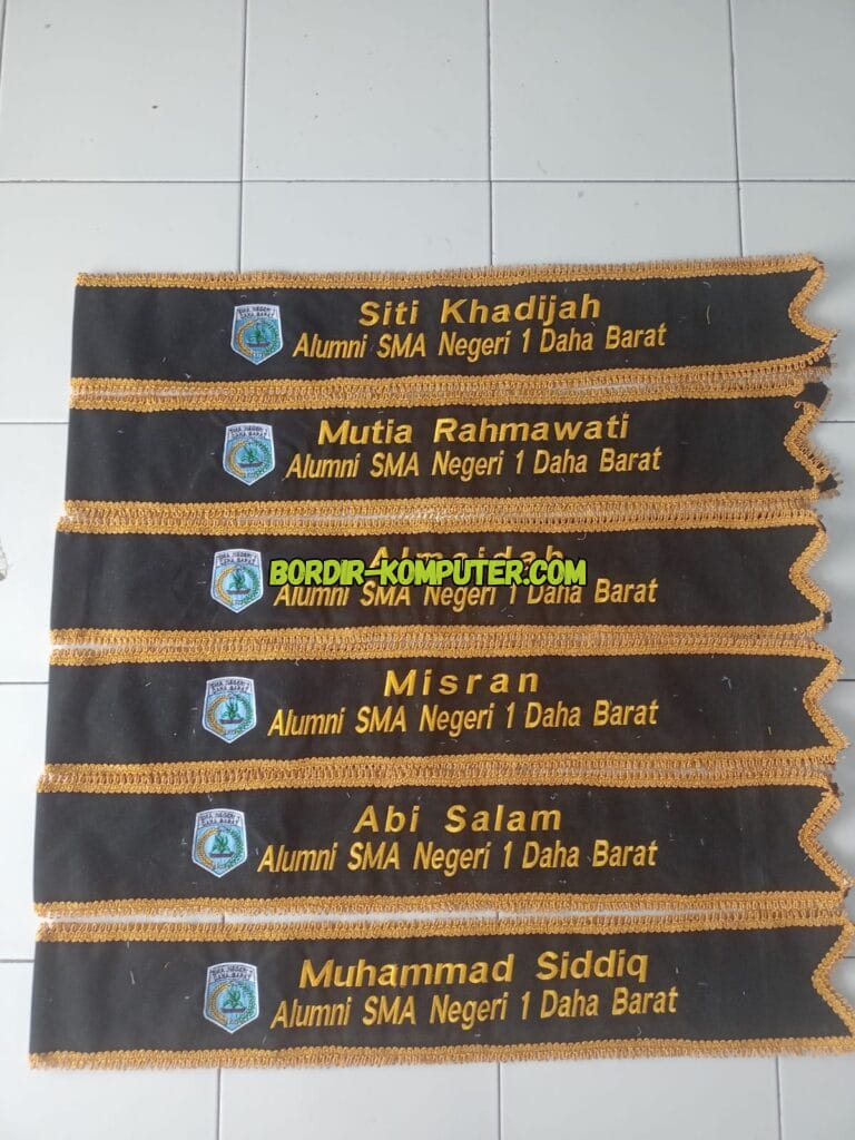 selempang wisuda daha barat